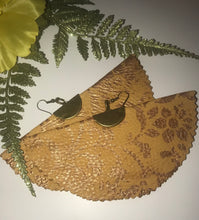 Load image into Gallery viewer, HemiSphere Floral Earring (Large)
